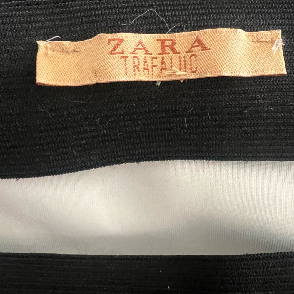 Zara Trafaluc Navy and Floral Print Pencil Skirt, Size M - Picture 3 of 6